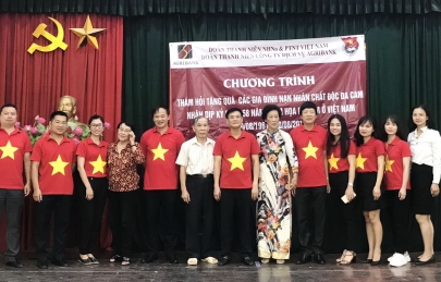 Công ty Dịch vụ Agribank tham gia mít tinh kỷ niệm 58 năm thảm họa da cam ở Việt Nam và tặng quà cho nạn nhân chất độc da cam tại phường Thanh Xuân Trung-Quận Thanh Xuân-Thành phố Hà Nội.