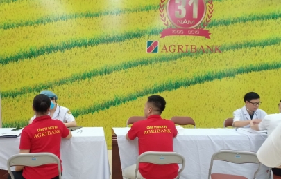Đoàn Thanh niên Công ty Dịch vụ Agribank đến với ngày hội hiến máu " Giọt hồng tuổi trẻ sẻ chia yêu thương ".