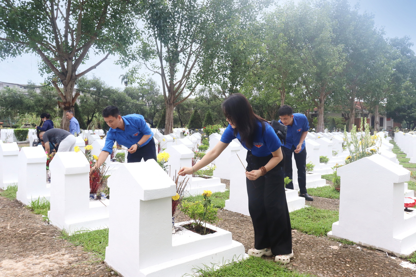 HÀNH TRÌNH VỀ NGUỒN - BỒI ĐẮP TRUYỀN THỐNG, HUN ĐÚC BẢN LĨNH NGƯỜI ĐẢNG VIÊN CÔNG TY DỊCH VỤ AGRIBANK