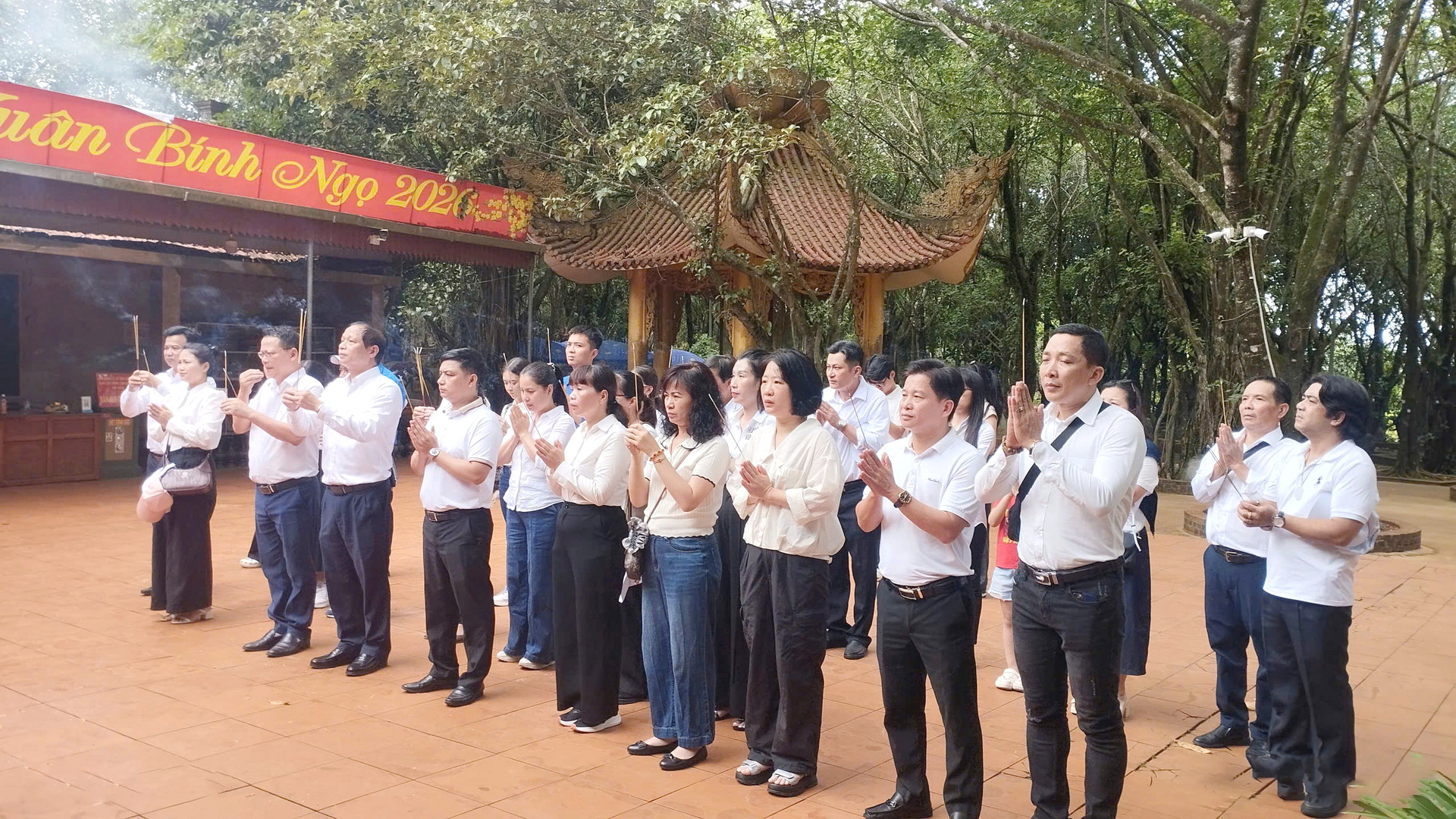HÀNH TRÌNH VỀ NGUỒN - BỒI ĐẮP TRUYỀN THỐNG, HUN ĐÚC BẢN LĨNH NGƯỜI ĐẢNG VIÊN CÔNG TY DỊCH VỤ AGRIBANK